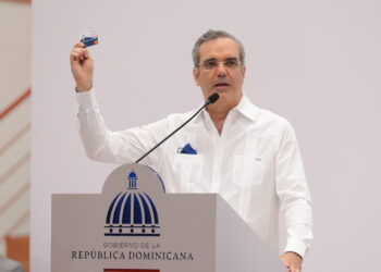 Abinader anuncia Tarjeta Bono Navideño para un millón 700 mil familias