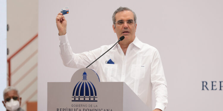 Abinader anuncia Tarjeta Bono Navideño para un millón 700 mil familias