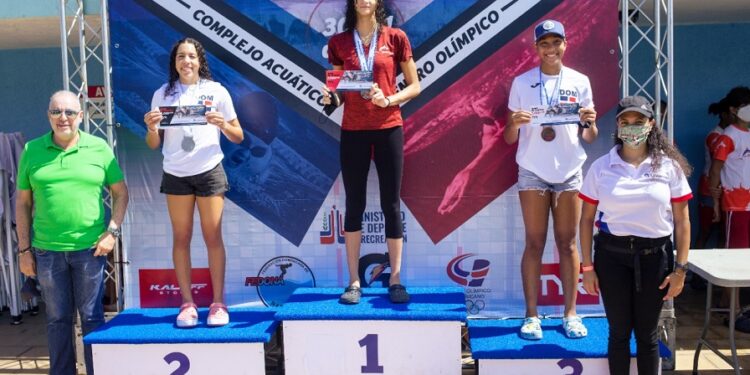 Marlins de Arroyo Hondo gana Campeonato de Natación 2021