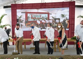 Con 2,300 millones de pesos, César Iglesias inicia nuevo Centro de Distribución