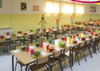 Cinco agencias de la ONU respaldan plan para que los niños reciban comida saludable en la escuela