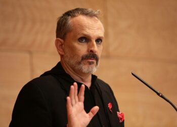 Memorias de Miguel Bosé: "Me habría gustado ser conocido en el mundo entero, como Julio Iglesias"