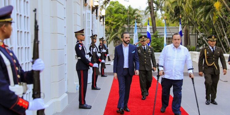 Los presidentes mejor y peor valorados de Centroamérica