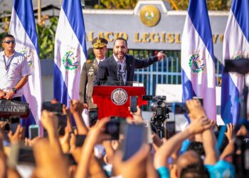 El FMI avisa a El Salvador de que el bitcoin "no debería ser adoptado como moneda de curso legal"