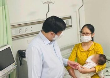 Vietnam: Cerca de 20 bebes son vacunados por error con Pfizer
