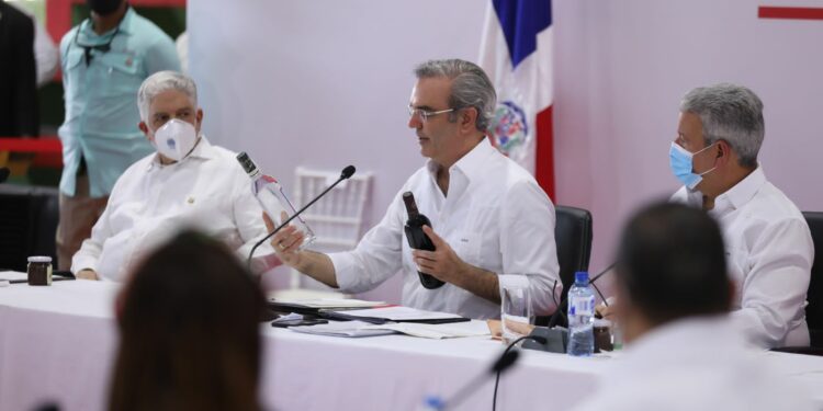 Gobierno invertirá más de 4mil millones en provincias Independencia y Bahoruco