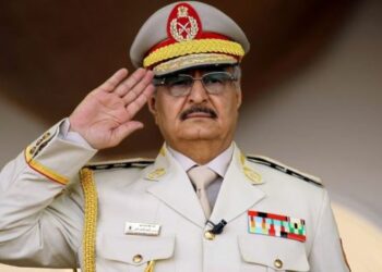 Un tribunal militar de Libia condena a muerte al general Jalifa Haftar