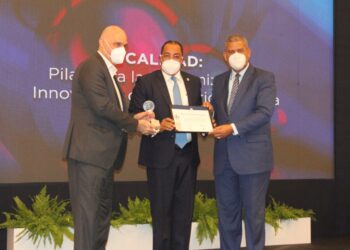 Contraloría recibe reconocimiento por promover la reducción de la Corrupción