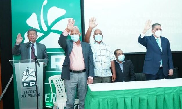 Ramón Valerio dejó el PLD y se juramentó en la Fuerza del Pueblo