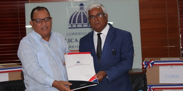 Entregan activos e inventarios documentales de CORDE a Bienes Nacionales