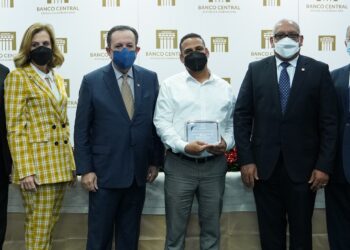 Banco Central entrega premios del Concurso Anual de Economía