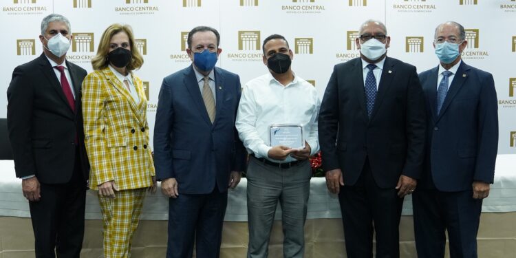 Banco Central entrega premios del Concurso Anual de Economía