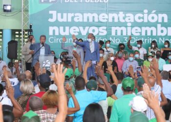 Se juramentan en la FP 35 expresidentes de Comités  Intermedios del PLD