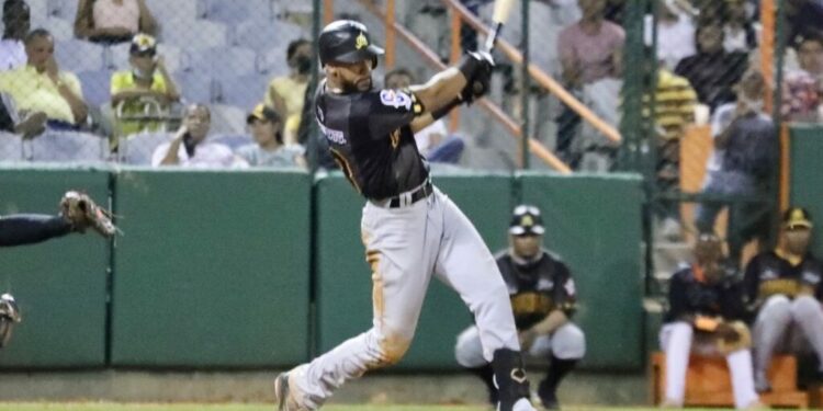 Las Águilas derrotan a los Toros y Tigres a los Leones