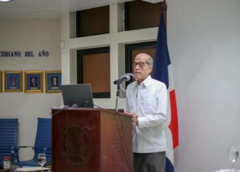 Max Puig advierte desafíos cambio climático para ingenieros y arquitectos