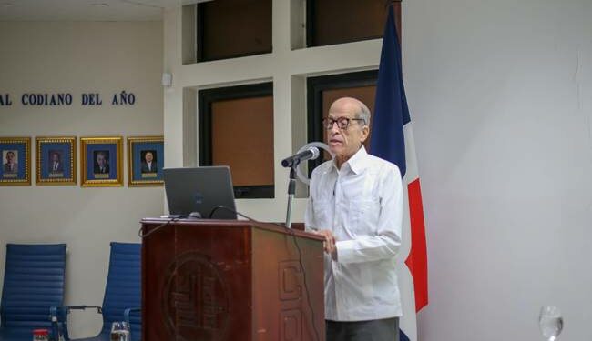 Max Puig advierte desafíos cambio climático para ingenieros y arquitectos