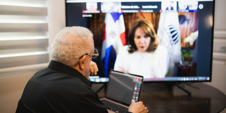 RD propone más apoyo a profesionales y artistas de las industrias culturales de la región