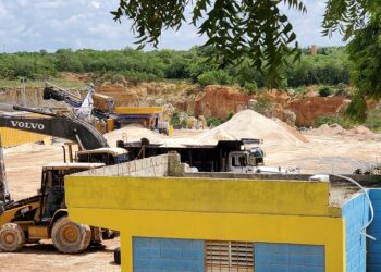 Ministerio Público paraliza operaciones mineras en el este y el nordeste