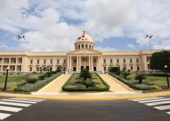 PE ordena reestructuración del sistema educativo y del proceso de reclutamiento de la Policía Nacional