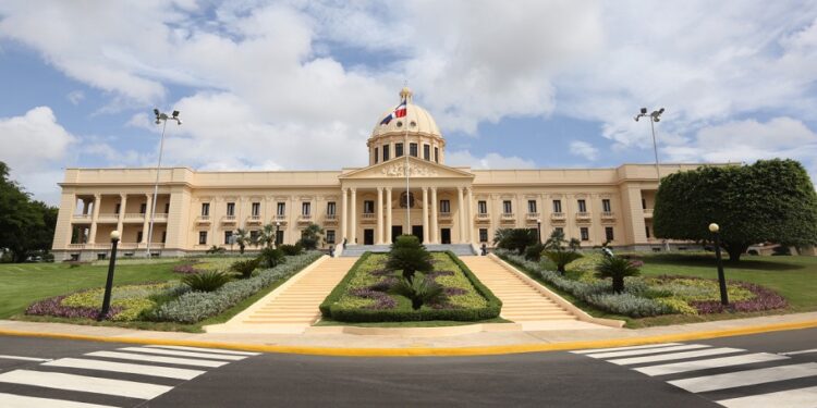 PE ordena reestructuración del sistema educativo y del proceso de reclutamiento de la Policía Nacional