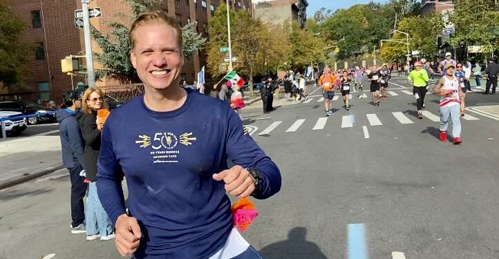 Dominicano Rafael Bello muestra su orgullo patrio en el maratón de New York