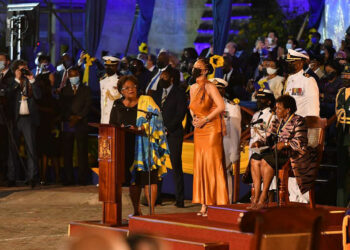 Tras proclamarse República, Barbados declara heroína nacional a la cantante Rihanna