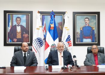 Educación aumenta salarios a maestros pensionados y jubilados