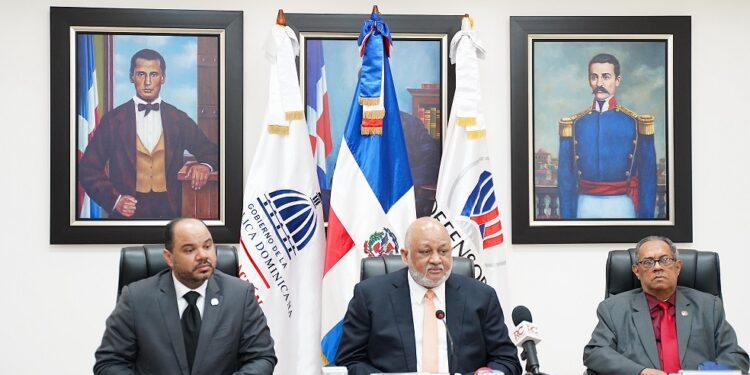 Educación aumenta salarios a maestros pensionados y jubilados