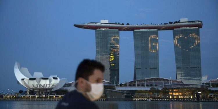 Singapur cobrará gastos médicos a quienes decidan no vacunarse