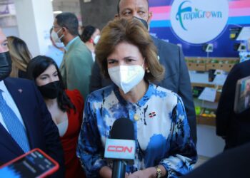 Raquel Peña revela faltan 438 mil personas por vacunarse para completar el 70%
