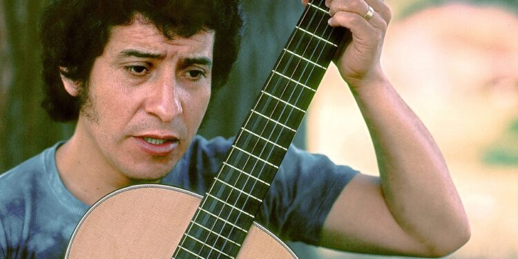 Aumentan condenas para asesinos del músico chileno Víctor Jara