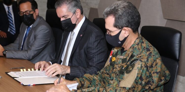 Firman convenio para alfabetizar y capacitar a más de tres mil ciudadanos