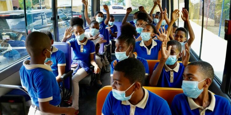 Educación inicia transformación de liceos en institutos politécnicos