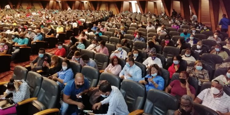 ASODEMU acepta  aumento salarial de 15% en la UASD