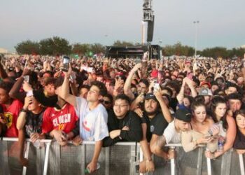Al menos ocho muertos y 23 heridos tras avalancha humana en Texas