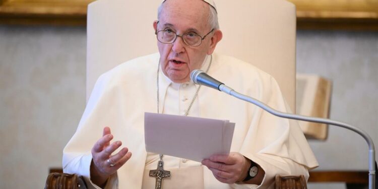 El Papa llama a "erradicar la cultura de la muerte" por abusos en la Iglesia