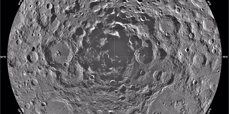 Escombros sobrantes de la Tierra sembraron de cráteres la Luna