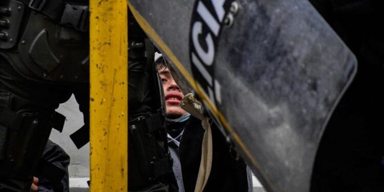 La Fiscalía de Colombia acusa a tres policías de la muerte de seis jóvenes en las últimas protestas