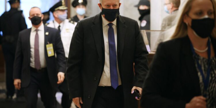 El exjefe de gabinete de Trump colaborará con el comité  investiga el asalto al Capitolio