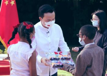 Supérate entrega 1,650 juguetes a niños víctimas de feminicidios donados por China