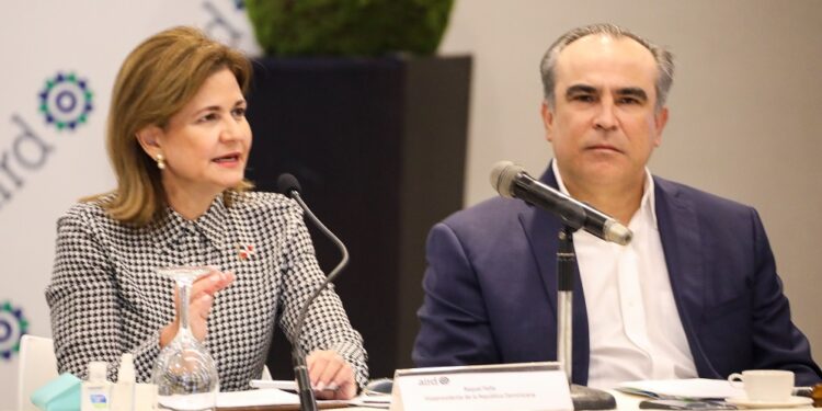 Raquel Peña insta a una alianza de industriales con universidades