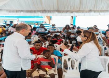 Embajada de Israel entrega juguetes a niños en Distrito Nacional