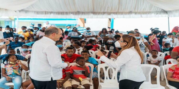 Embajada de Israel entrega juguetes a niños en Distrito Nacional