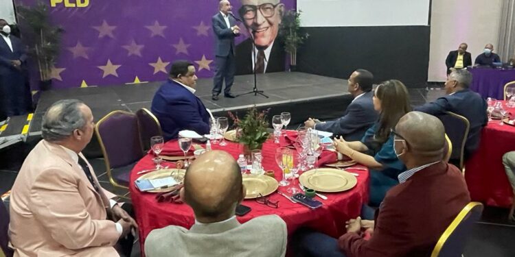 Danilo Medina: "Quien trate de borrar la obra del PLD está perdiendo su tiempo"