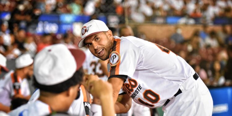 Luis Urueta escogido dirigente del año en la temporada 2021-22