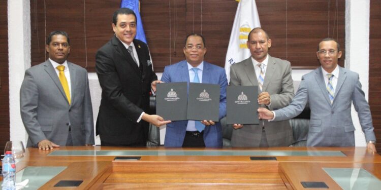 Contraloría firma convenio con IIAFA para fortalecer desarrollo profesional de sus auditores