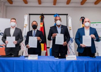 Edesur y agencia alemana ejecutarán proyecto de electrificación rural en La Descubierta