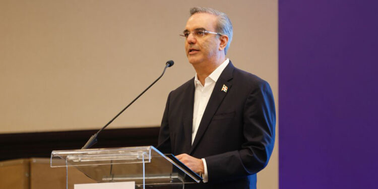 Abinader expone en la Cámara Americana de Comercio las fortalezas de la República Dominicana