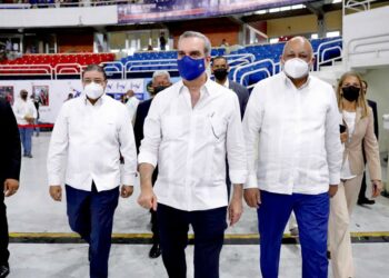 Abinader encabeza firma de acuerdo para masificar el deporte escolar y comunitario