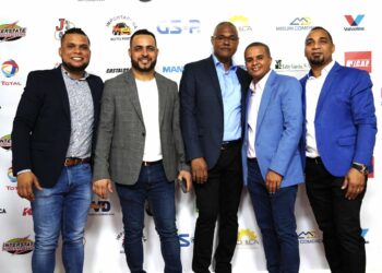 Anaderavem celebra fiesta navideña a ritmo de Bachata y merengue